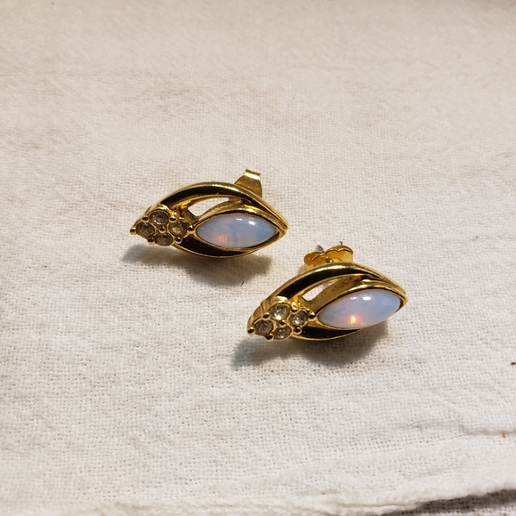 Beautiful Vintage Avon Goldtone and Faux Opal and Rhinestones Pierced Earrings - Picture 2 of 4